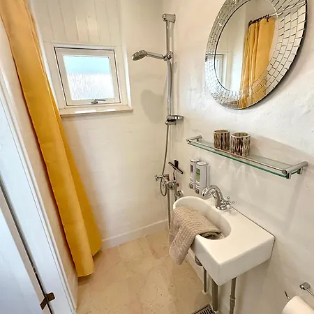 Edelweiss Apartment *